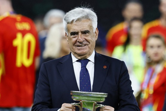 El presidente de la Federación Española de Fútbol fue suspendido dos años por el Tribunal Deportivo