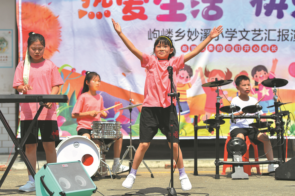 Volunteer's Effort Is Music to Village Kids' Ears