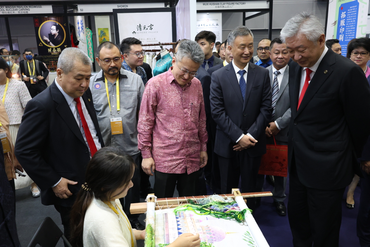 江苏贸易展览会在马来西亚开幕 刺绣备受关注-中国日报网