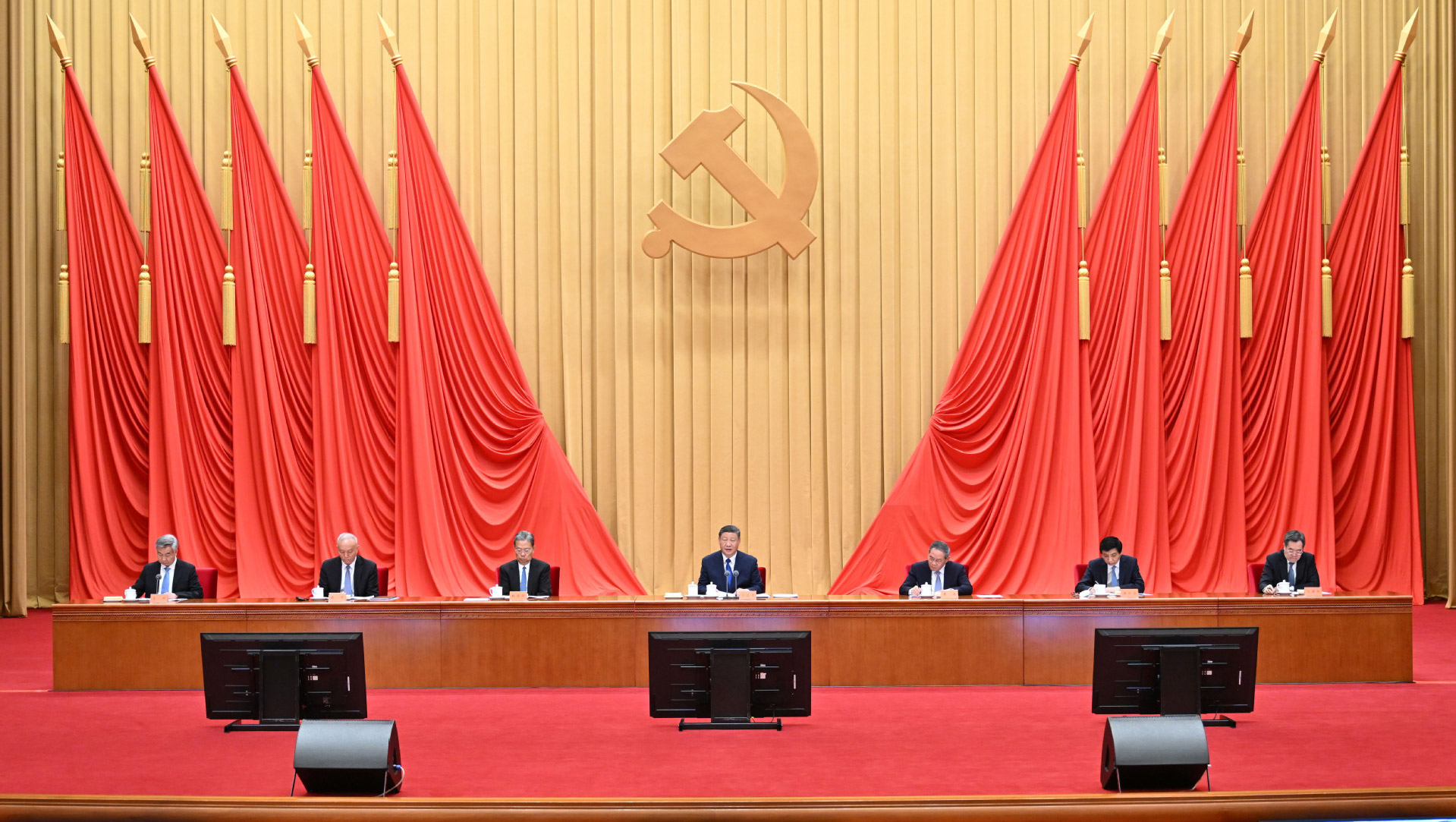 Xi calls for winning tough anti-graft battle