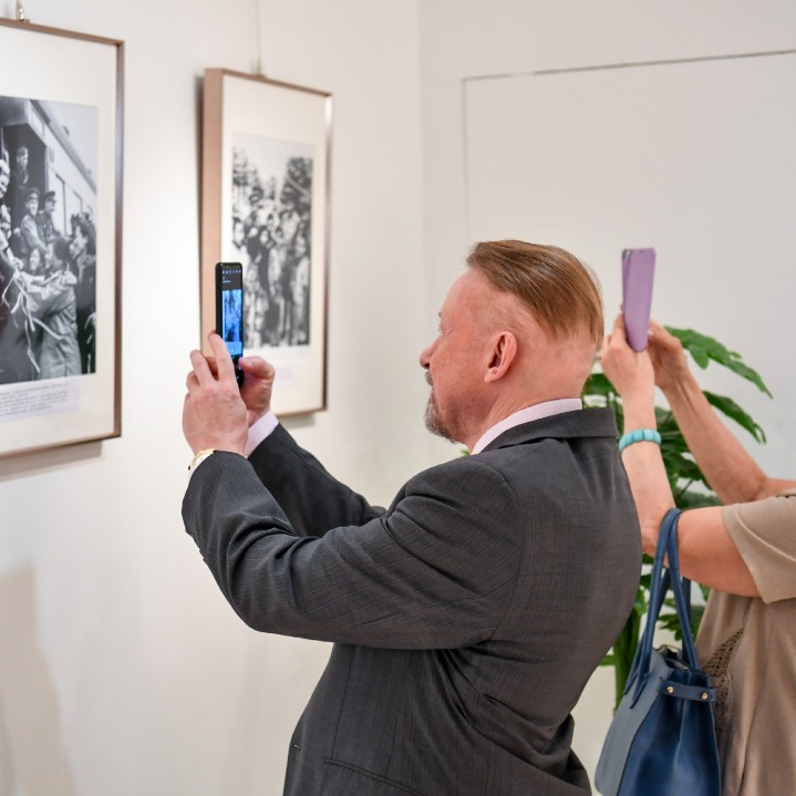 Photo exhibition held in Moscow to commemorate 80th anniversary of victory in World Anti-Fascist War
