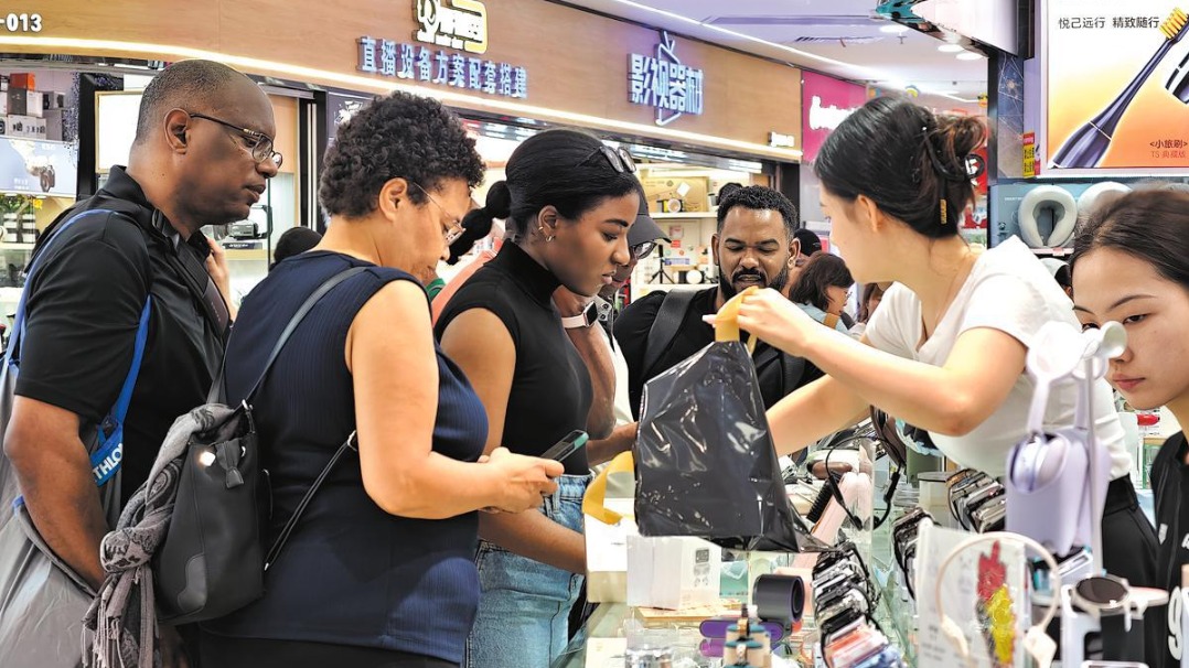 Improved tax refund policy spurs foreign tourist spending