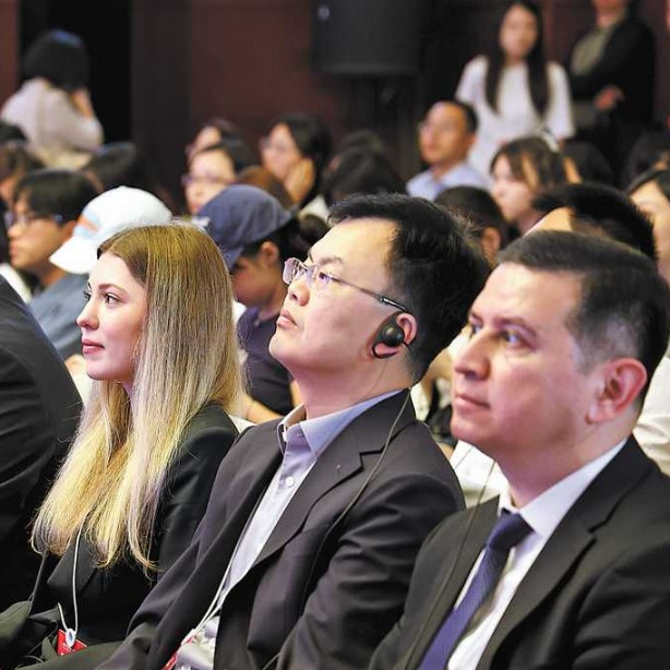 China's experience using tech for urban growth draws adulation
