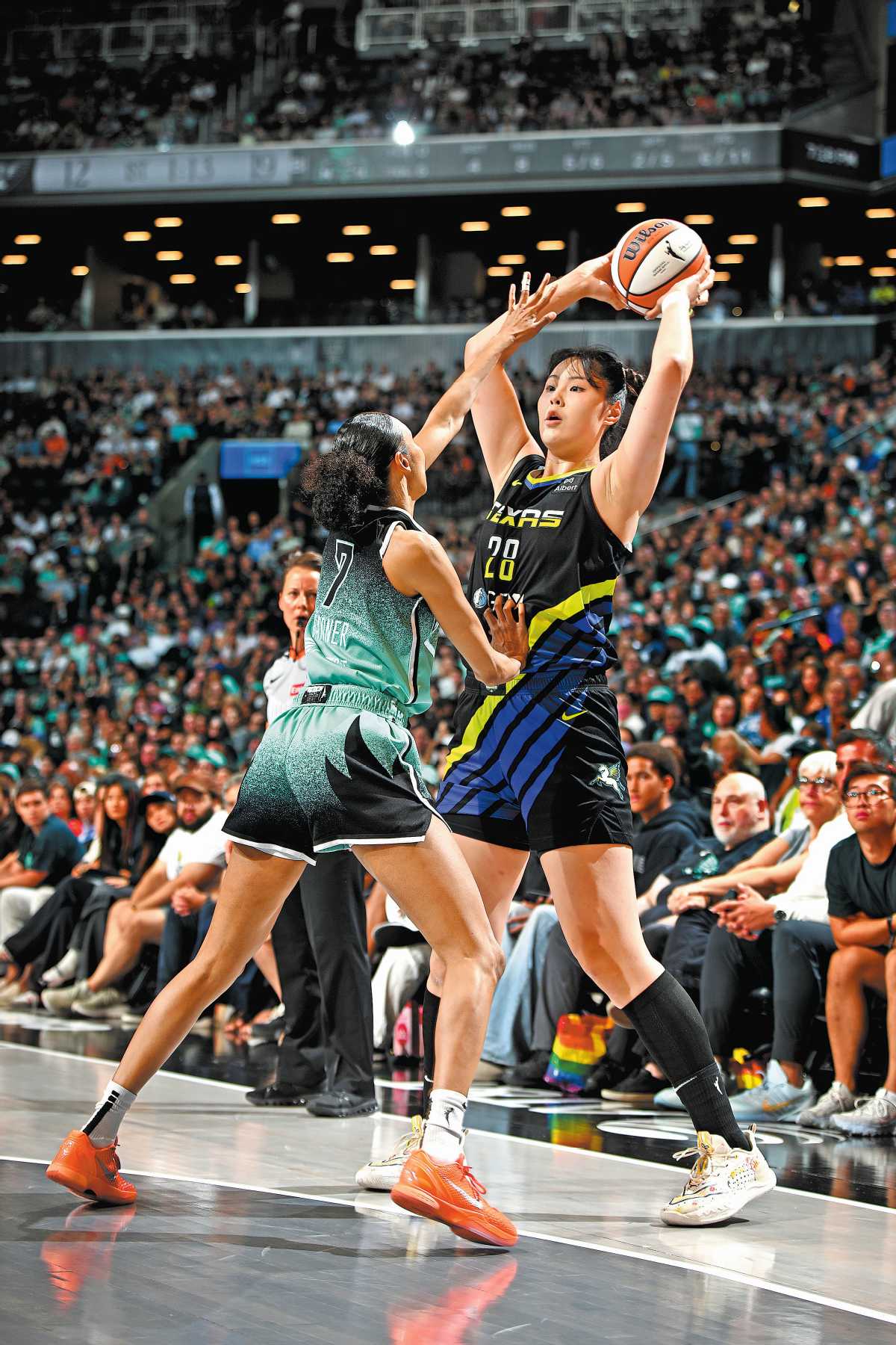 Wings' heroine Li grounded by injury