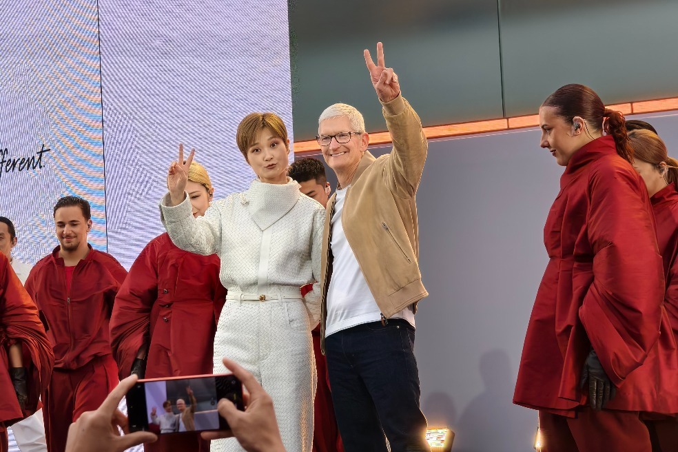 Cook highlights China's importance in Chengdu