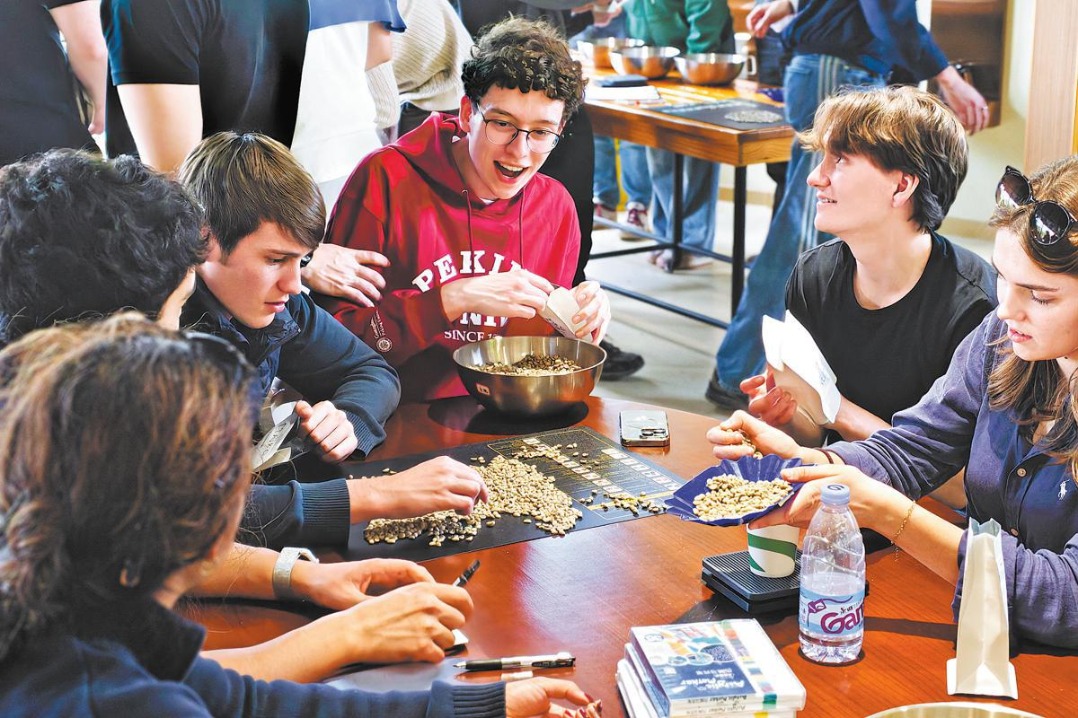 Visitors flock to Yunnan's coffee heartlands