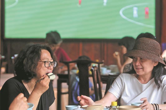 Yangzhou ritual embraces World Cup flavor