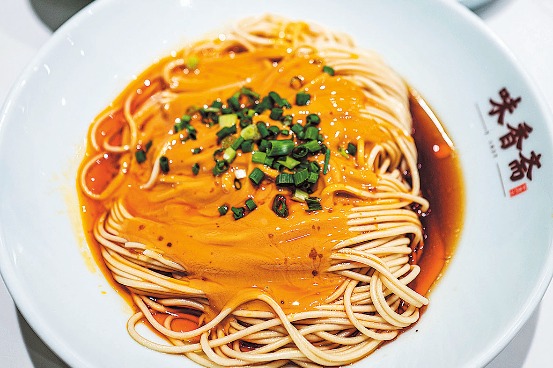 Spider-man draws diners into Shanghai's culinary web