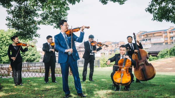 Orchestra scores big in film about porcelain history