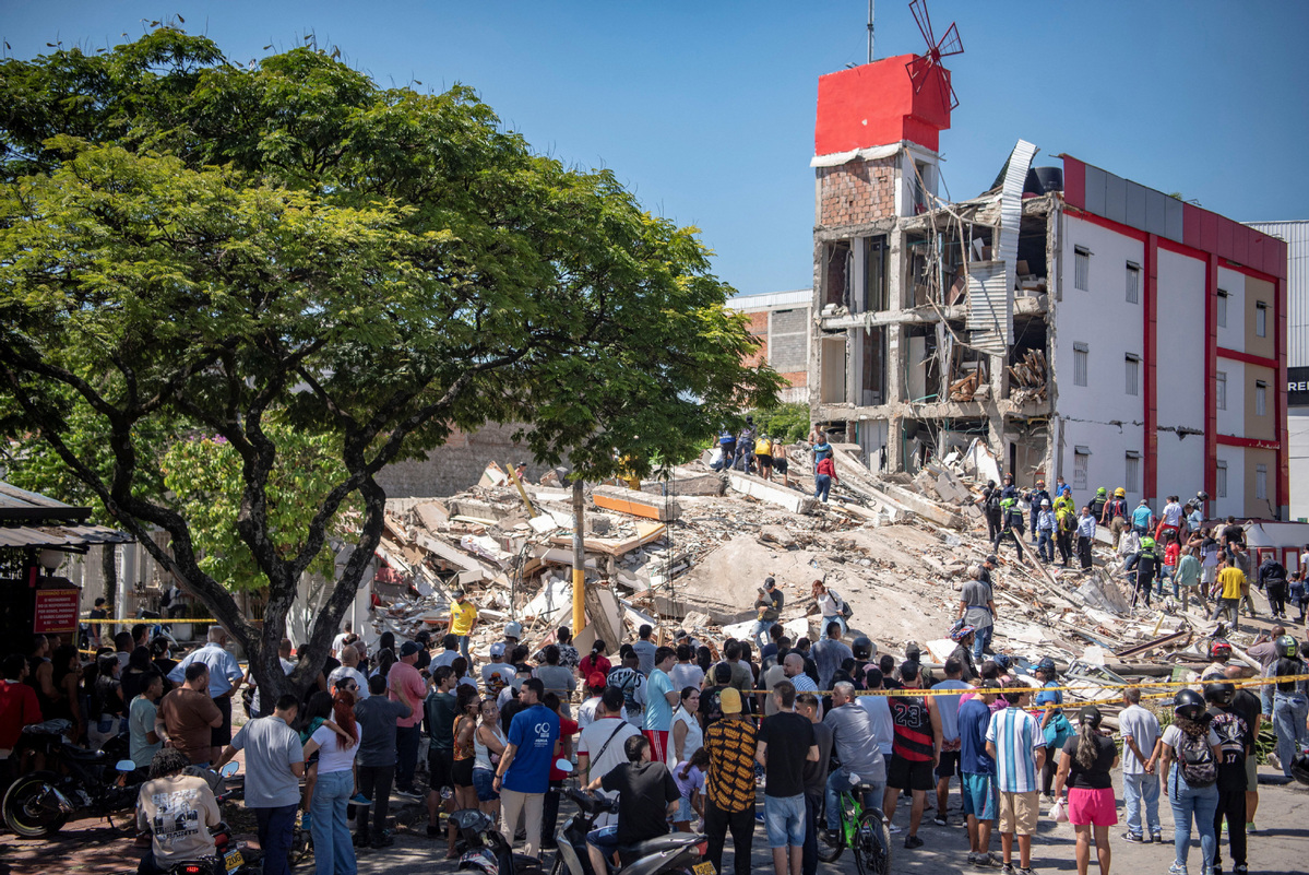 Colombia Earthquake 2026: Rescue teams search through collapsed buildings after a powerful 7.4-magnitude earthquake caused widespread destruction in western Colombia. TheAshNow AshNow AshNowFeatured #AshNownews #TAN #USA #India