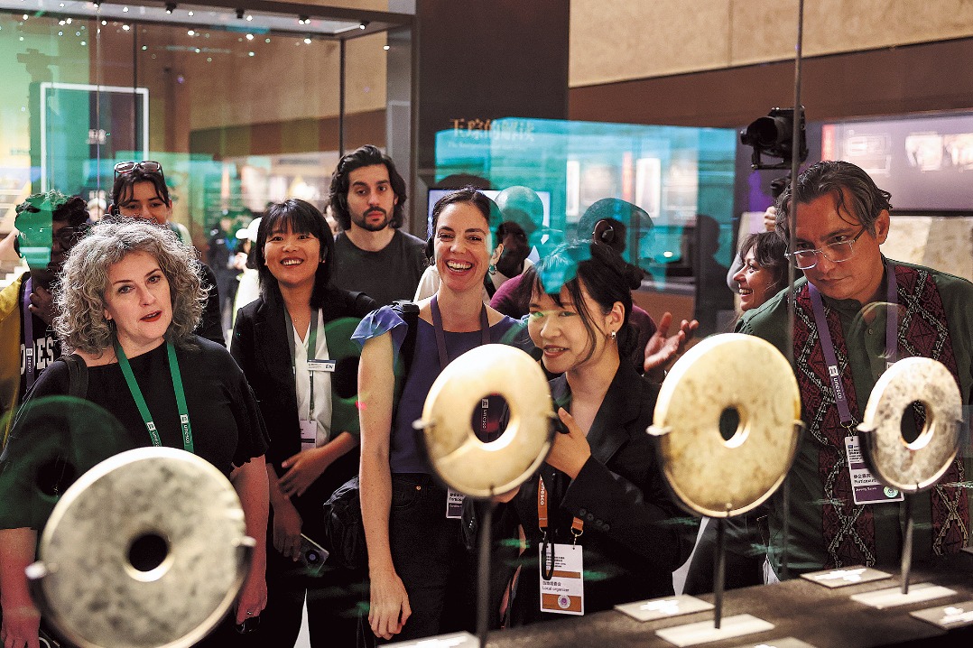 Liangzhu Museum's bilingual guides bring ancient civilization to life