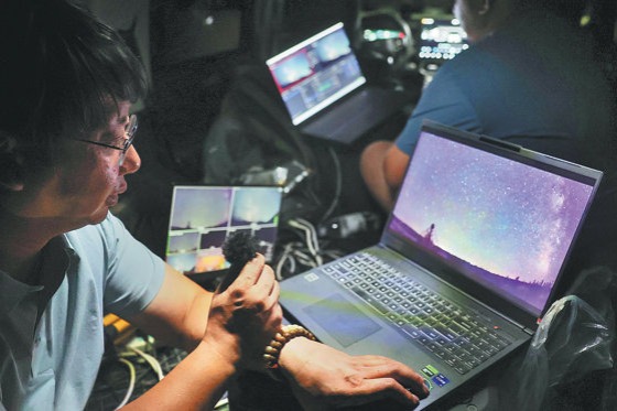 Astrophotographers flock to Xinjiang for celestial light show