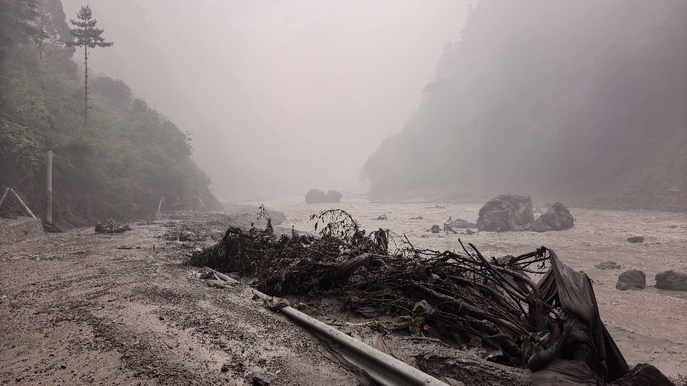 Xi urges all-out rescue, relief efforts after mudslide hits border port in Xizang
