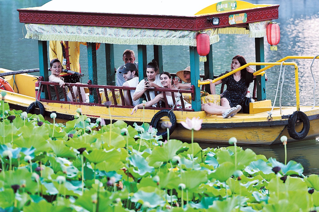 Lotus festivals reveal imperial charm
