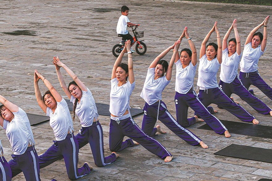 Social media fuels Chinese yoga wear boom