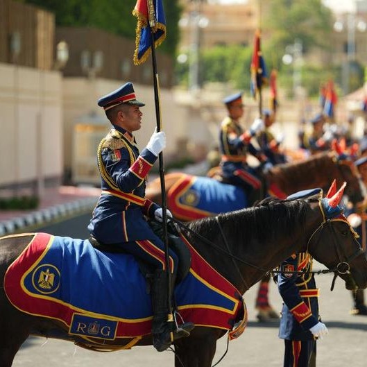 Xi attends welcoming ceremony held by Egyptian president