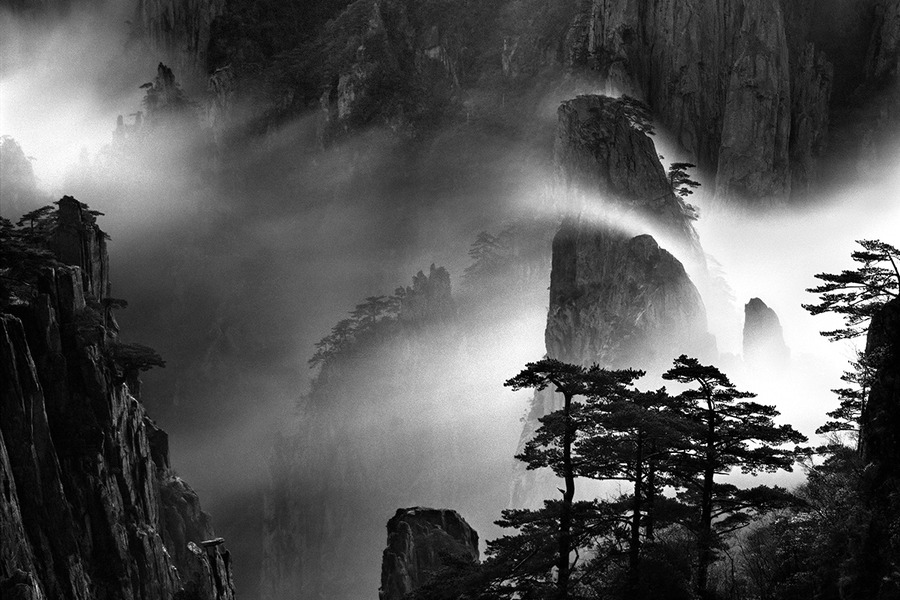 A photographer's lifetime dedication to Huangshan Mountain 