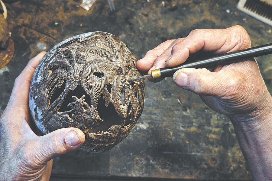 Rare coconut carvings return to Hainan for restoration