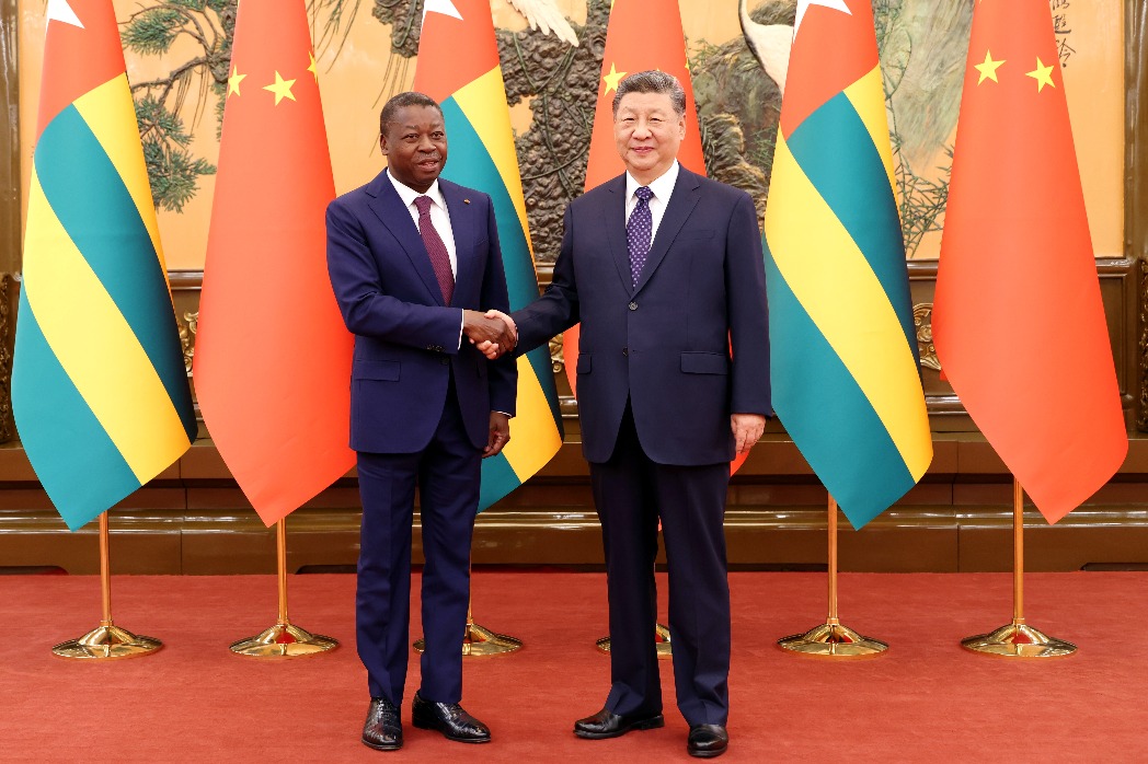 Xi meets Togo's president of Council of Ministers