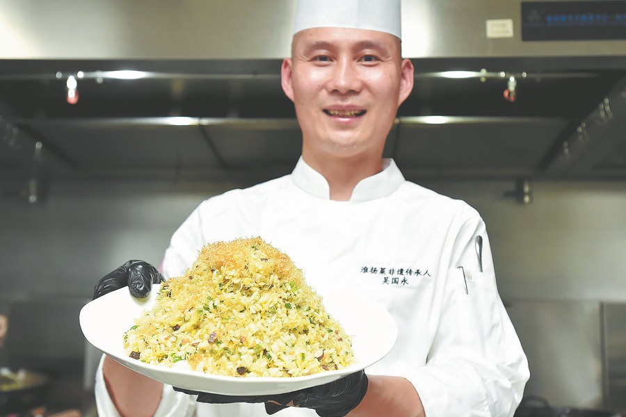 Art of making Yangzhou fried rice draws diners in