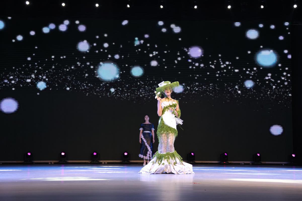 From trash to fashion: Wuhan students give waste a new life ...