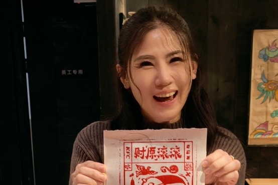 Thai bloggers discover woodblock print art in Yunnan