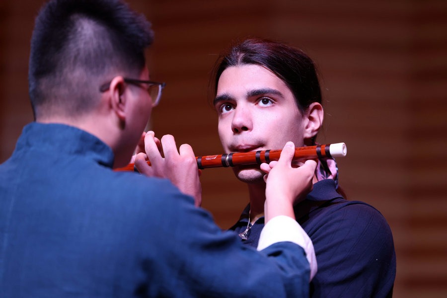 Music bridges Chinese and US students at Shanxi University