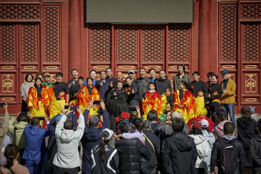A roar of tradition: Beijing master passes on lion dance legacy